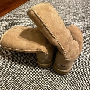 UGG Classic Boots in Chestnut